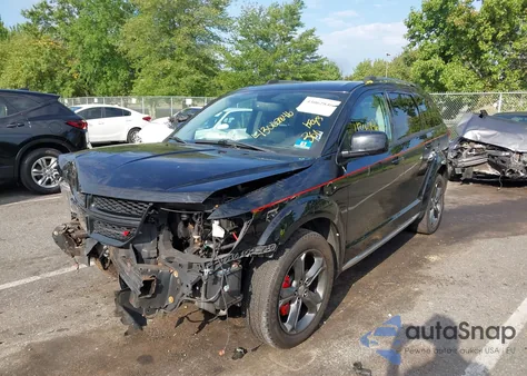 2015 Dodge Journey Crossroad z USA, uszkodzony, nr VIN 3C4PDDGG7FT526845